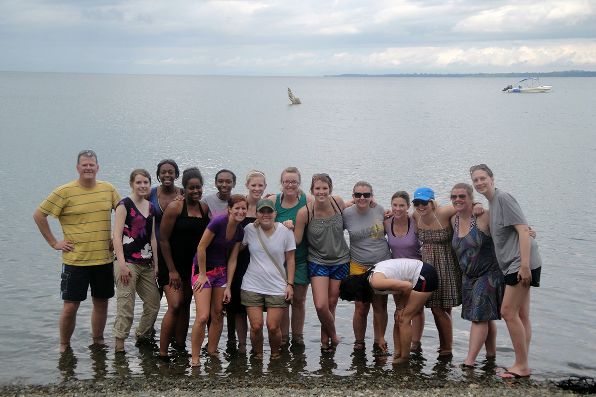 Student and faculty group in Costa Rica