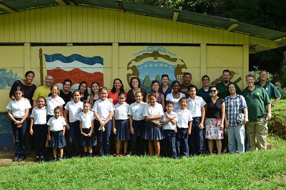 Student and faculty group in Costa Rica